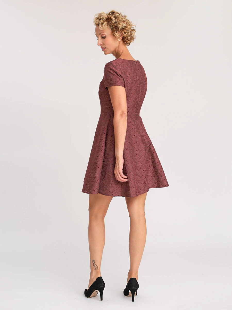 Платье приталенное темно-розового цвета